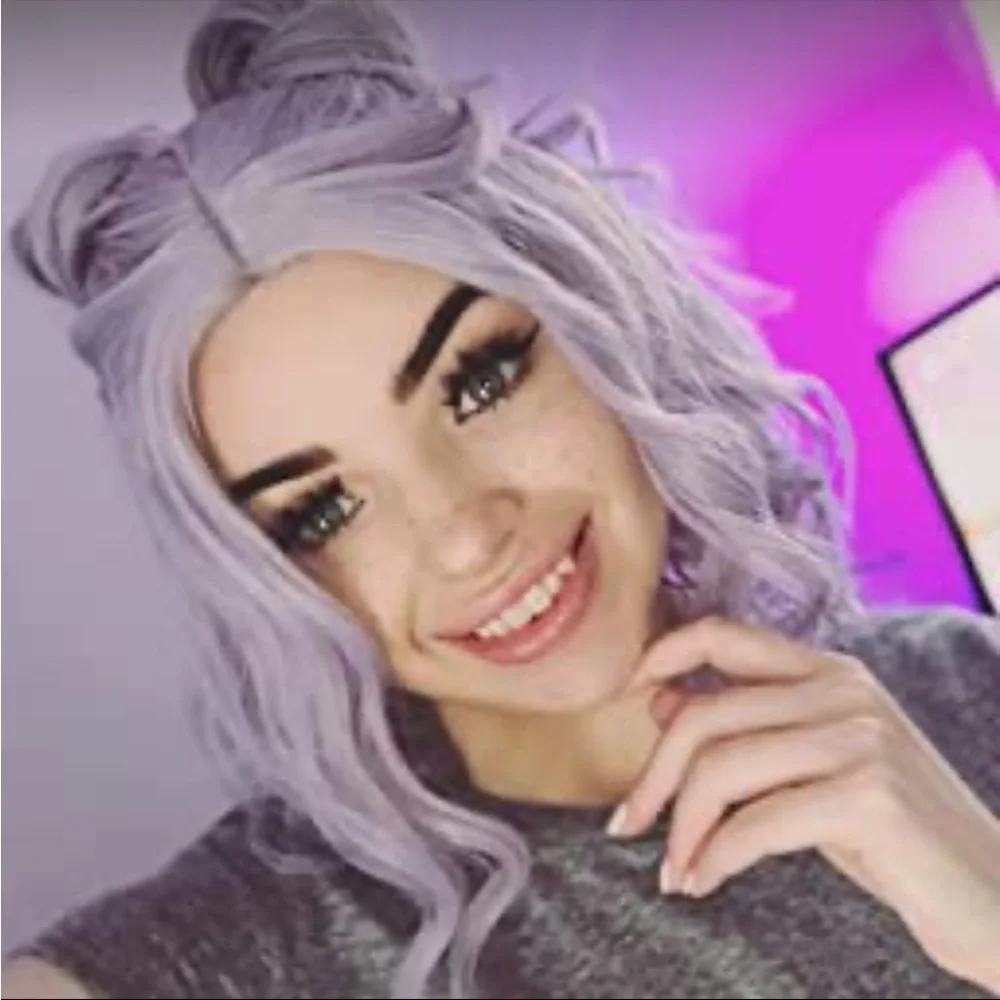 ‼️SALE‼️ NWT Silver wig ✨ - Picture 2 of 14